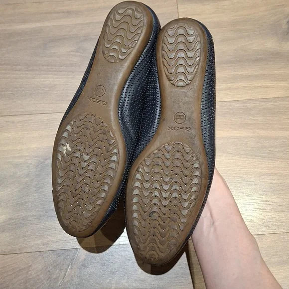 Geox Navy Patent Leather Perforated 'Lola' Ballet Flats (Size EU 37/US 6.5) - Picture 7 of 8